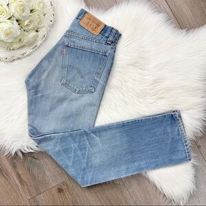 Vintage 80s 505 Medium Wash Orange Tab Levi’s//Slim fit/Straight leg